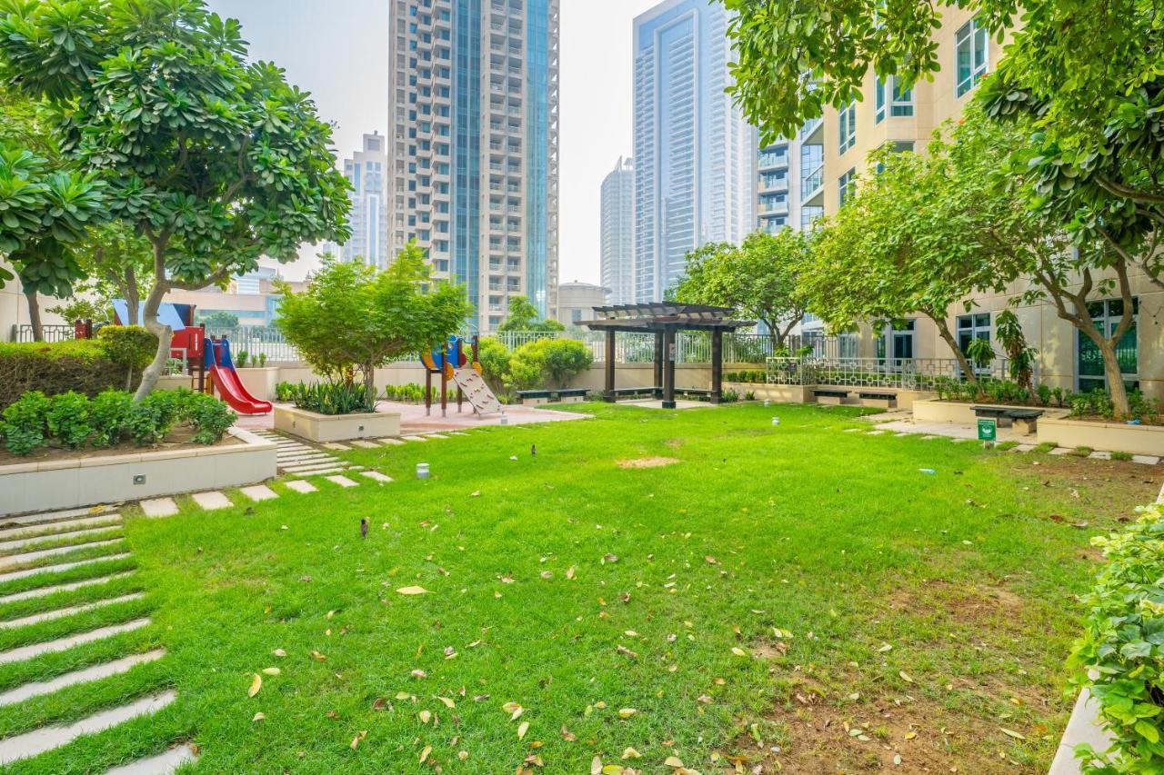 Stylish Apartment With Partial Burj Khalifa View 迪拜 外观 照片